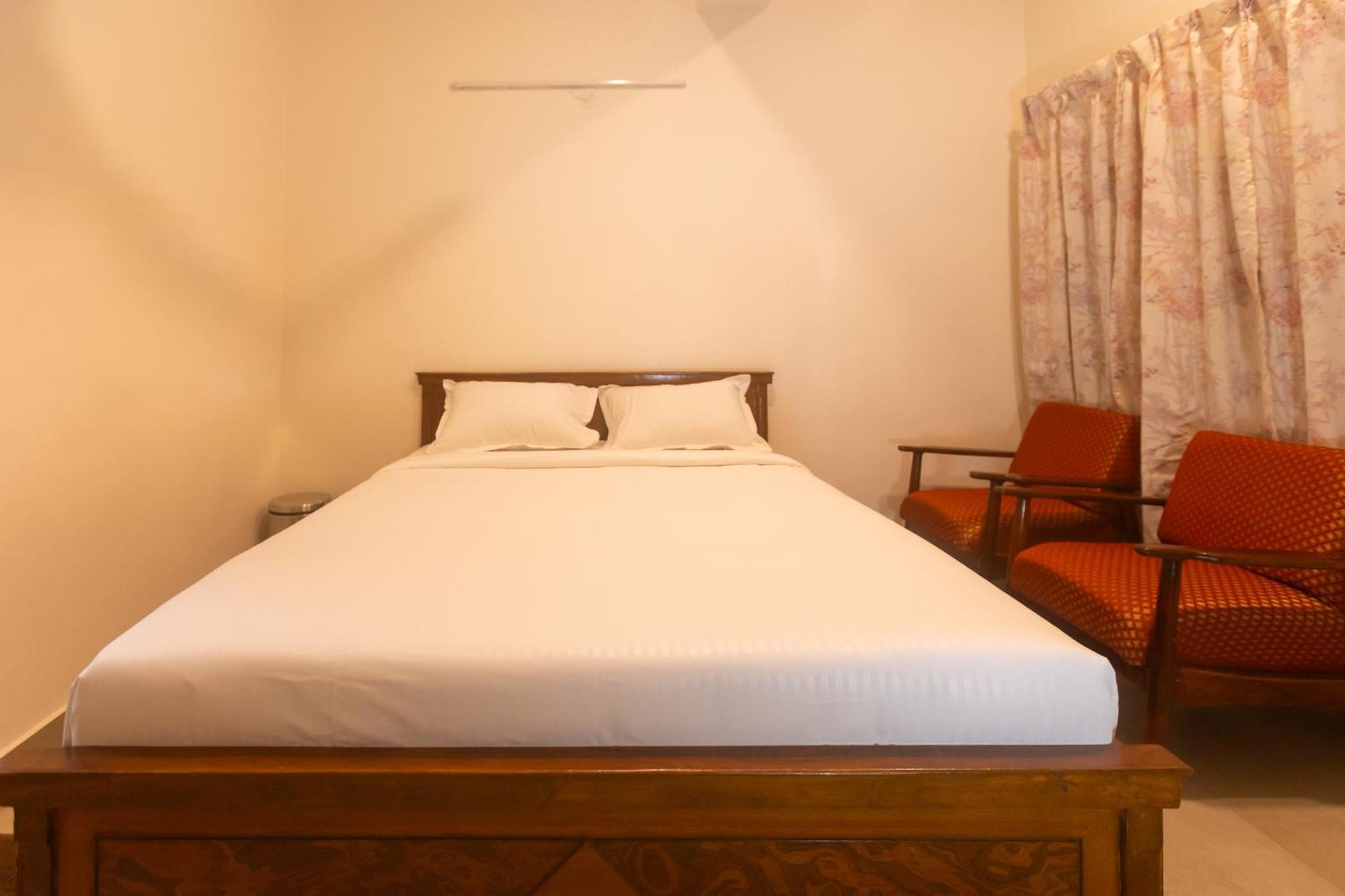 Sri Ramakrishna Hotel Bangalore Extérieur photo