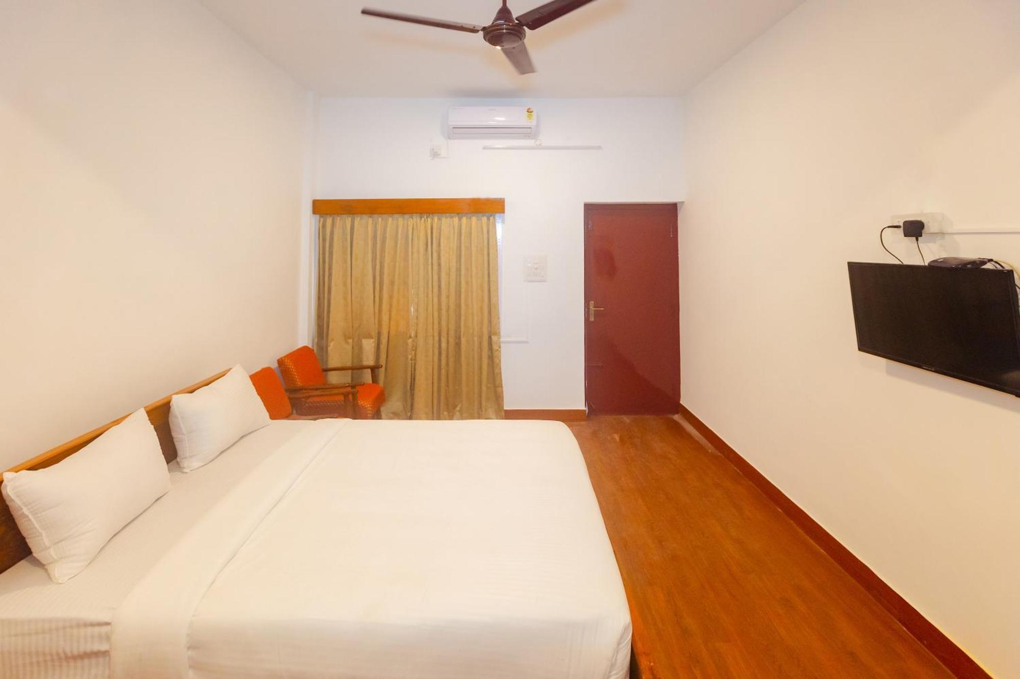 Sri Ramakrishna Hotel Bangalore Extérieur photo