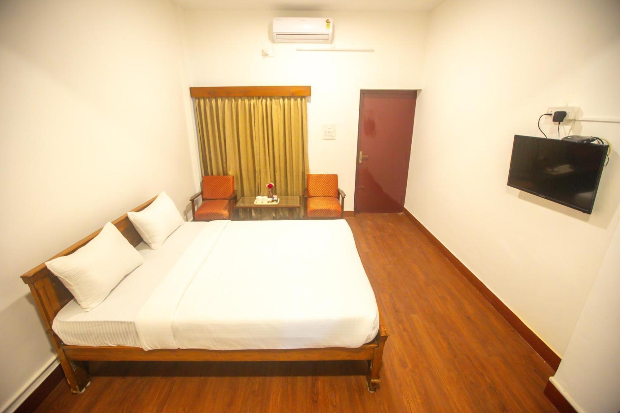 Sri Ramakrishna Hotel Bangalore Extérieur photo