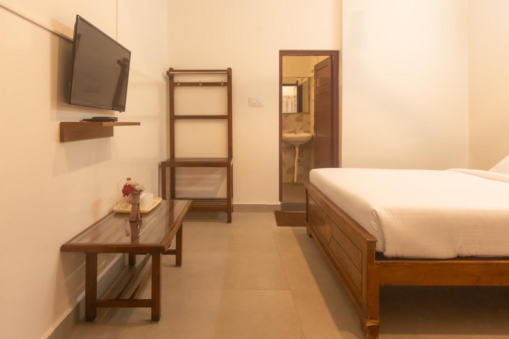 Sri Ramakrishna Hotel Bangalore Extérieur photo