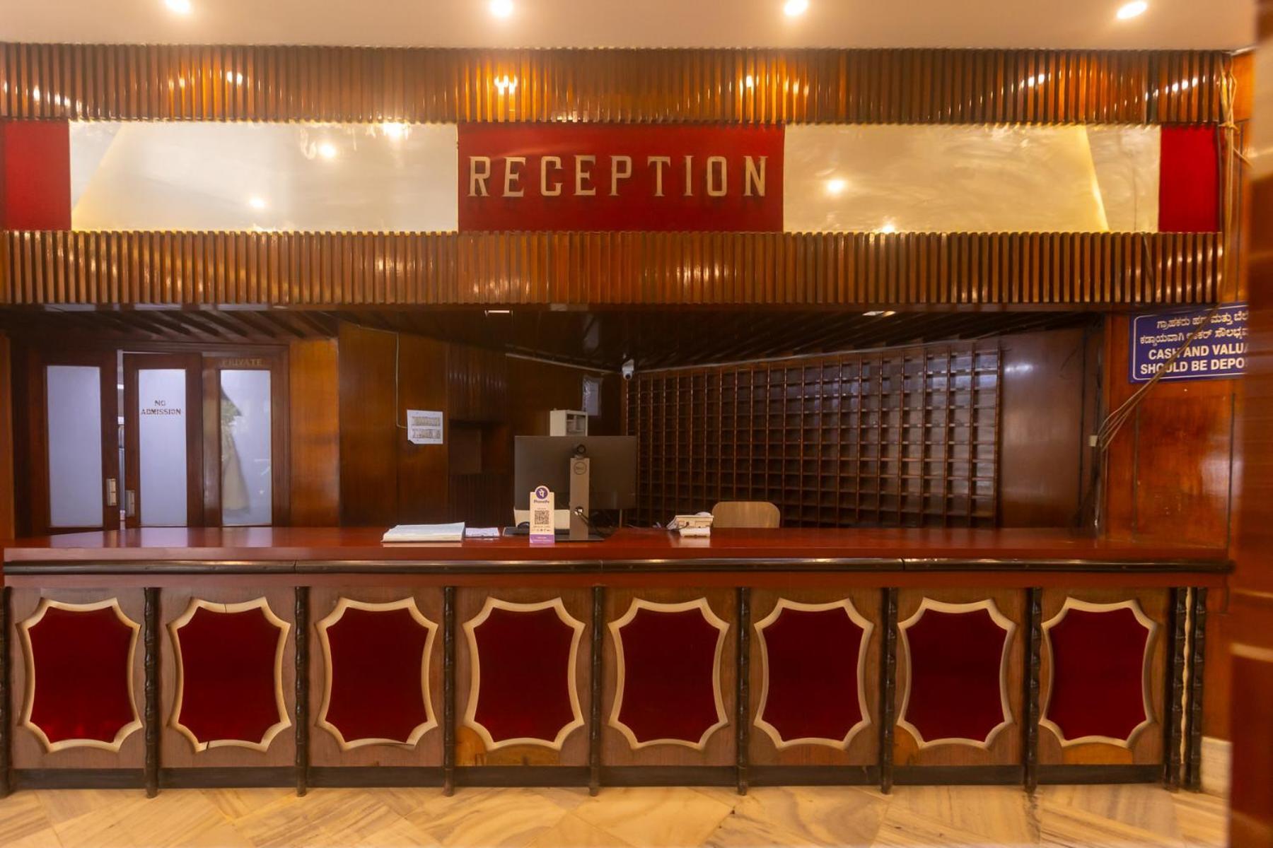 Sri Ramakrishna Hotel Bangalore Extérieur photo