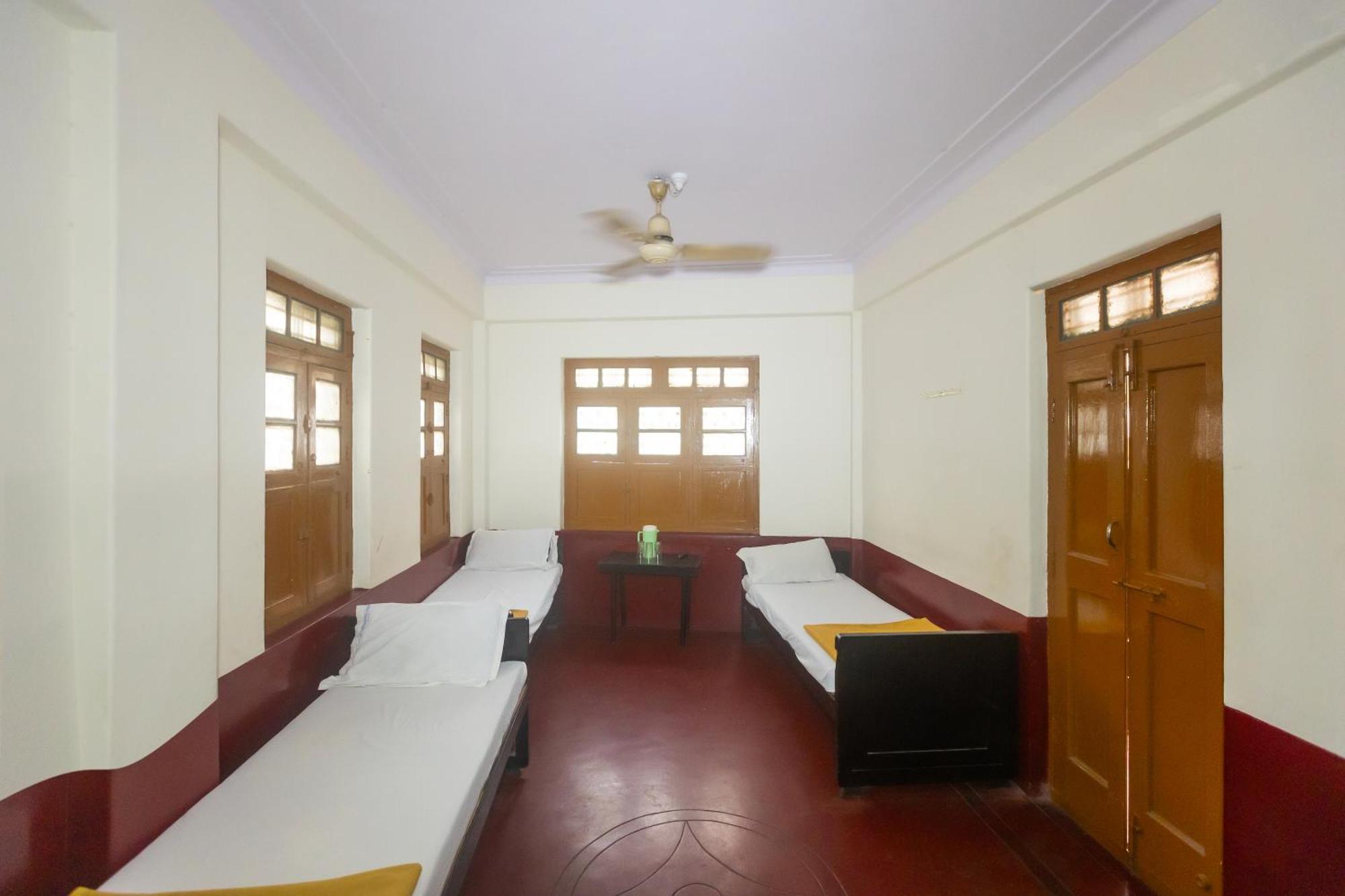 Sri Ramakrishna Hotel Bangalore Extérieur photo