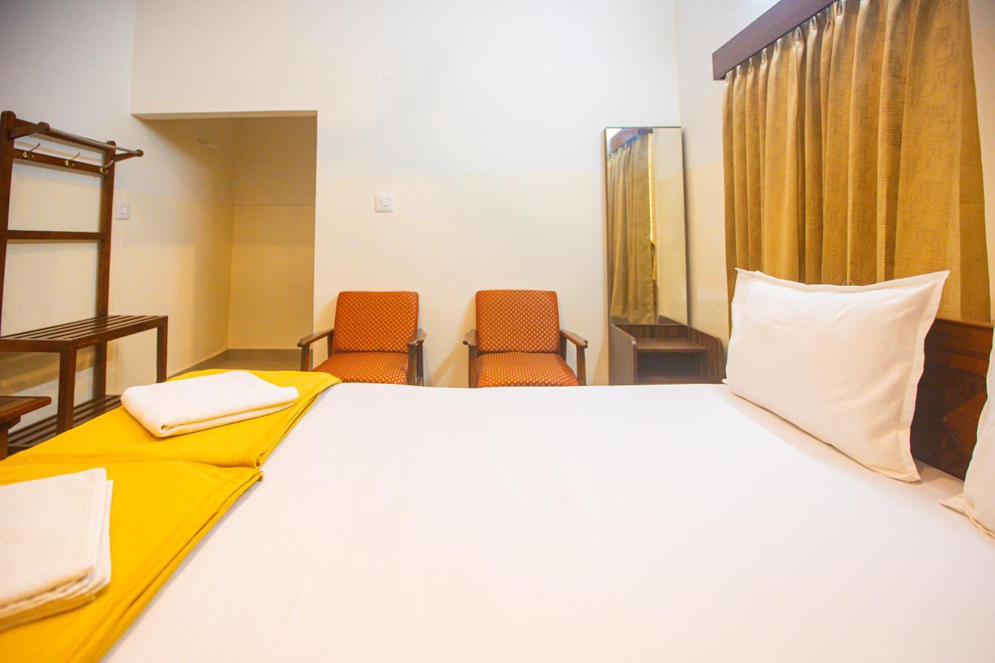 Sri Ramakrishna Hotel Bangalore Extérieur photo