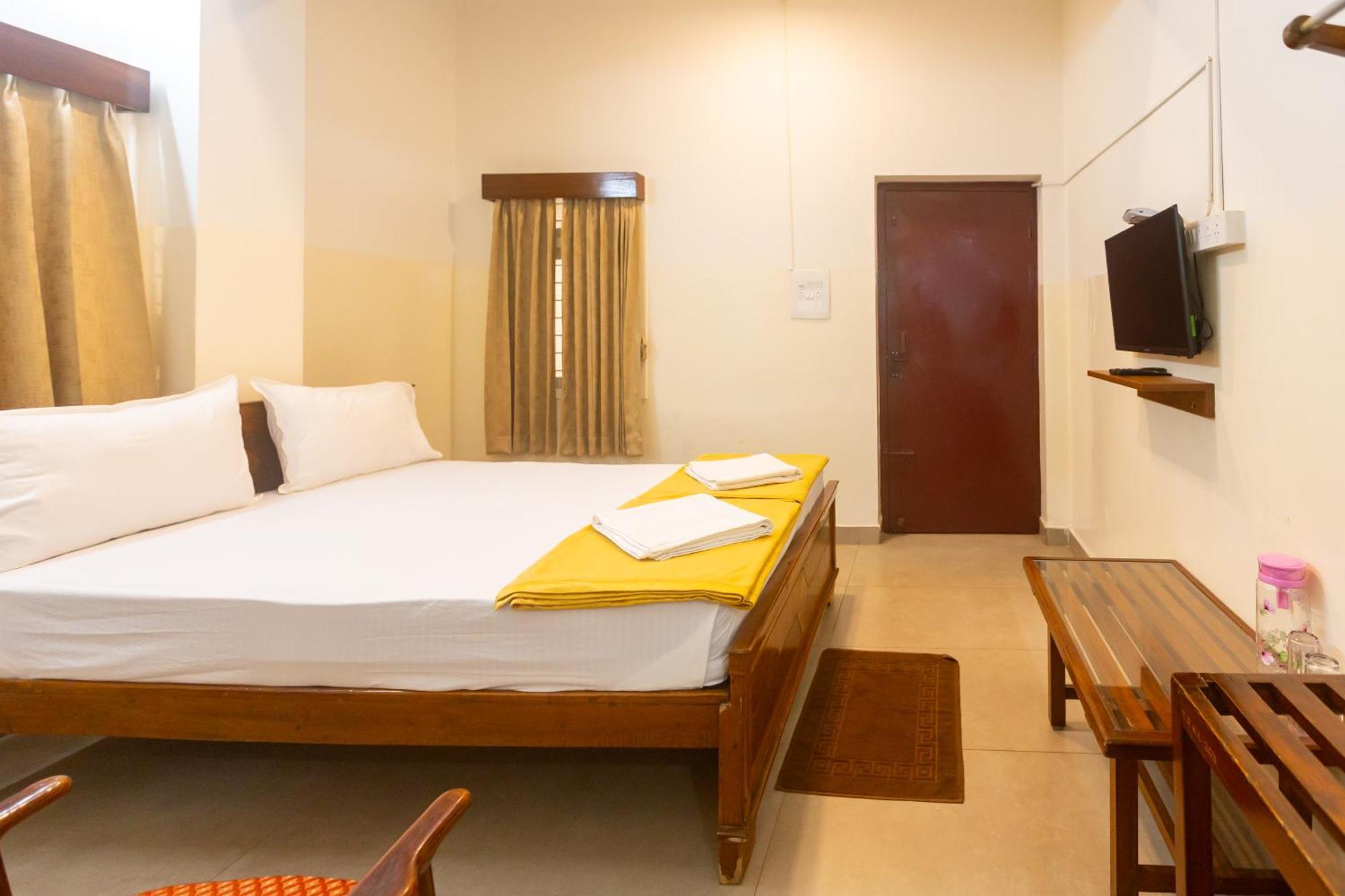 Sri Ramakrishna Hotel Bangalore Extérieur photo