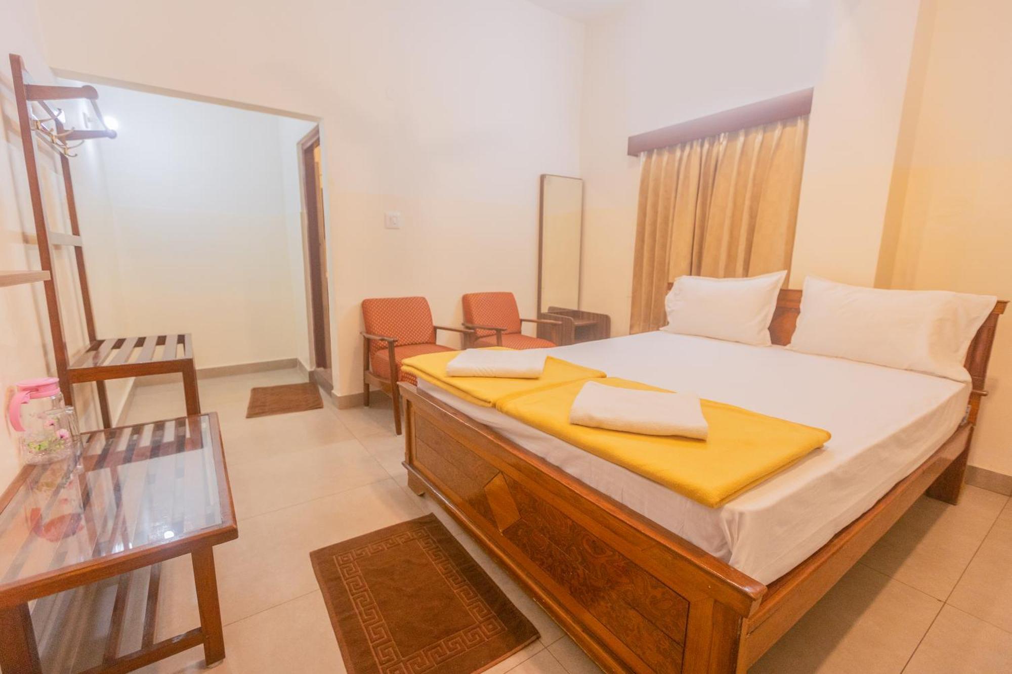 Sri Ramakrishna Hotel Bangalore Extérieur photo