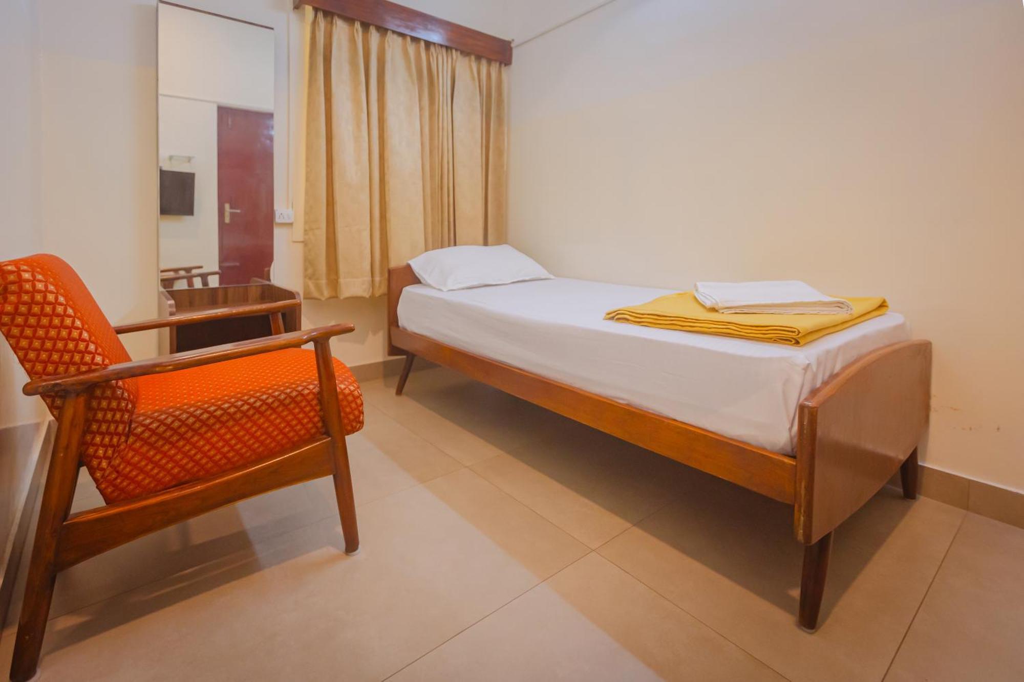 Sri Ramakrishna Hotel Bangalore Extérieur photo